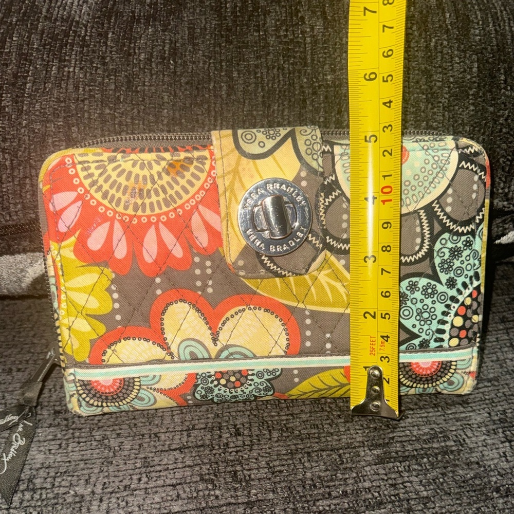 Vera Bradley Turn Lock Zip Around Wallet Quilted Floral - Picture 5 of 9